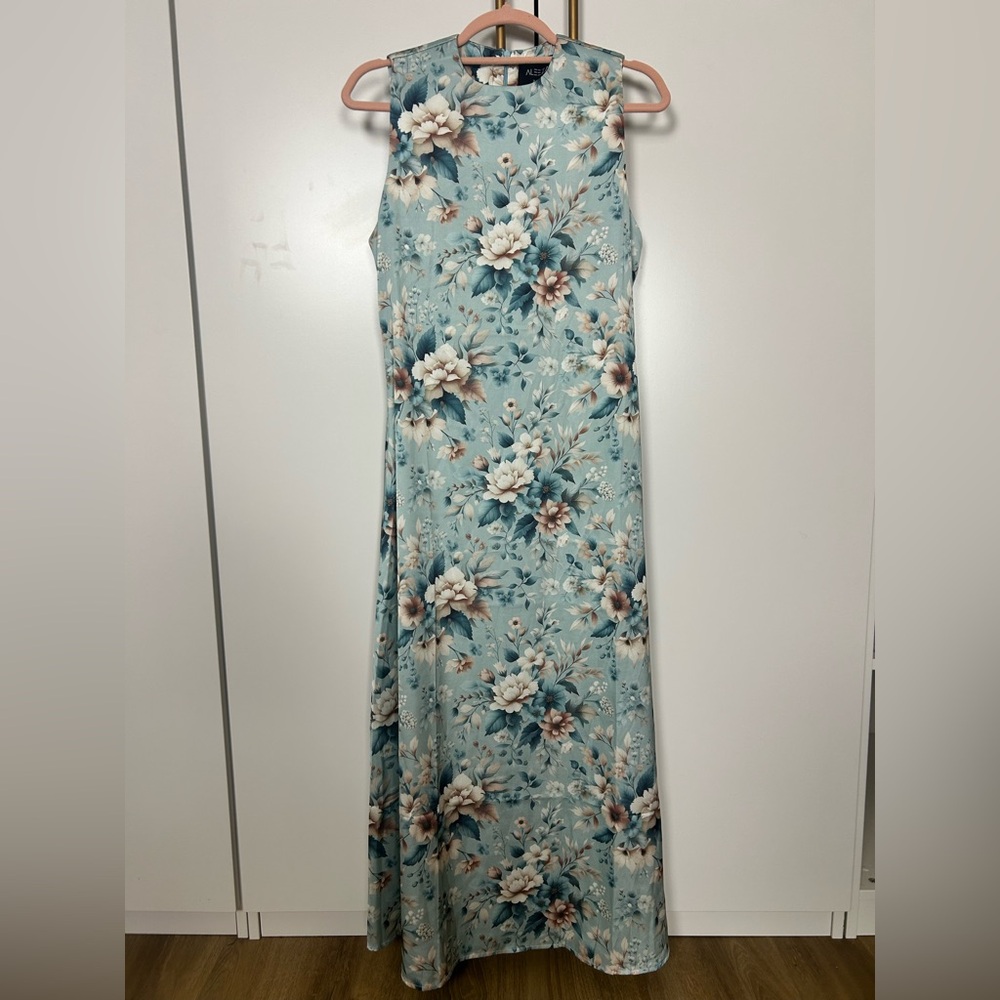 Floral Sleeveless Maxi Dress